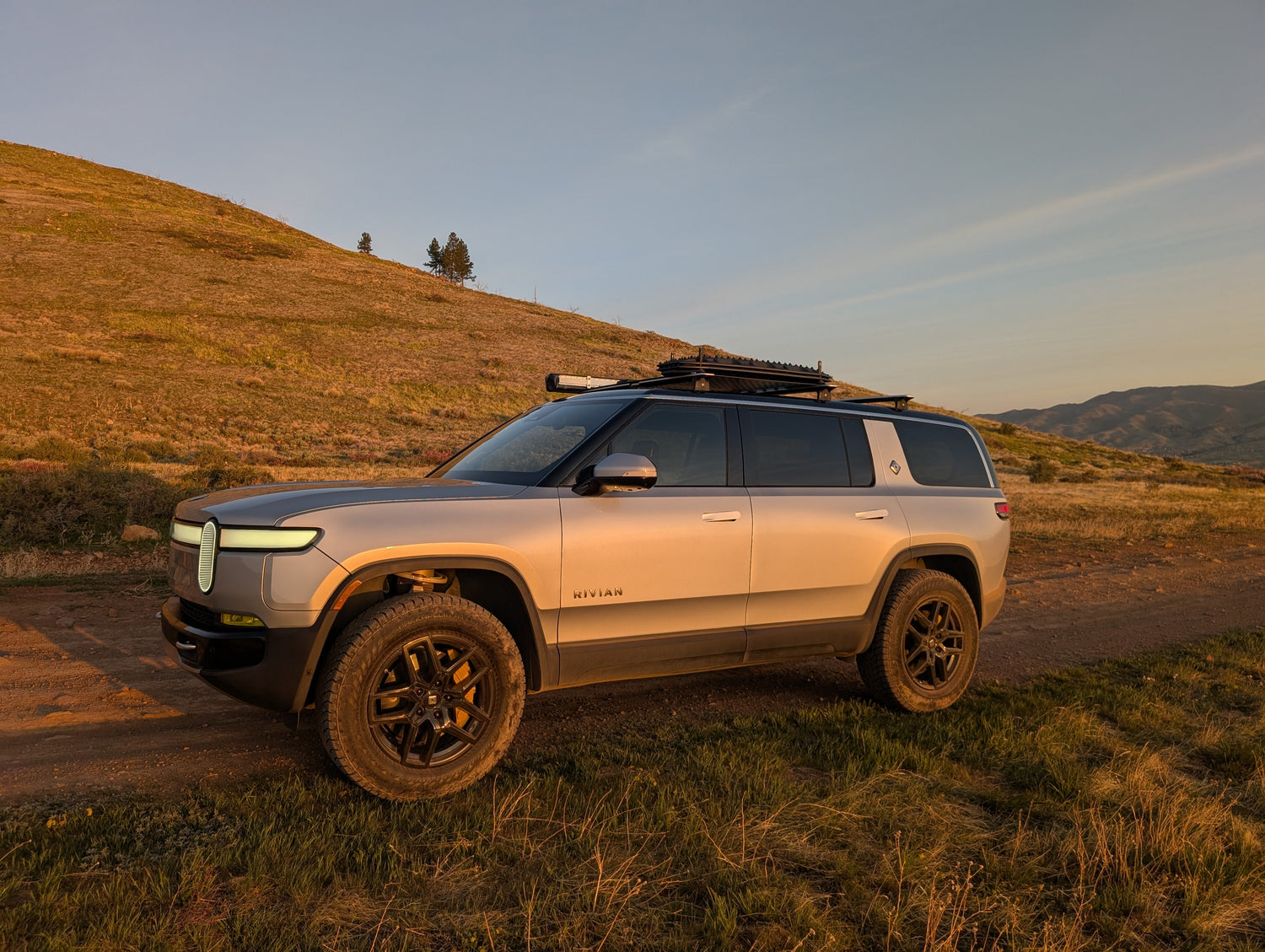 Rivian R1S